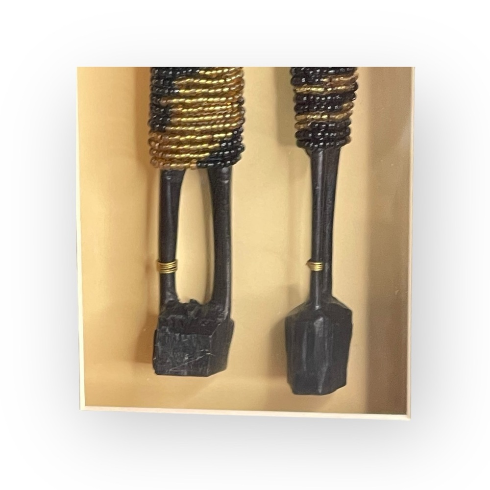 Vintage: African Art Decor Shadow Box 𒀭Ornate Carved Wood 𒀭Beaded Figurines 𒀭 - Picture 8 of 16